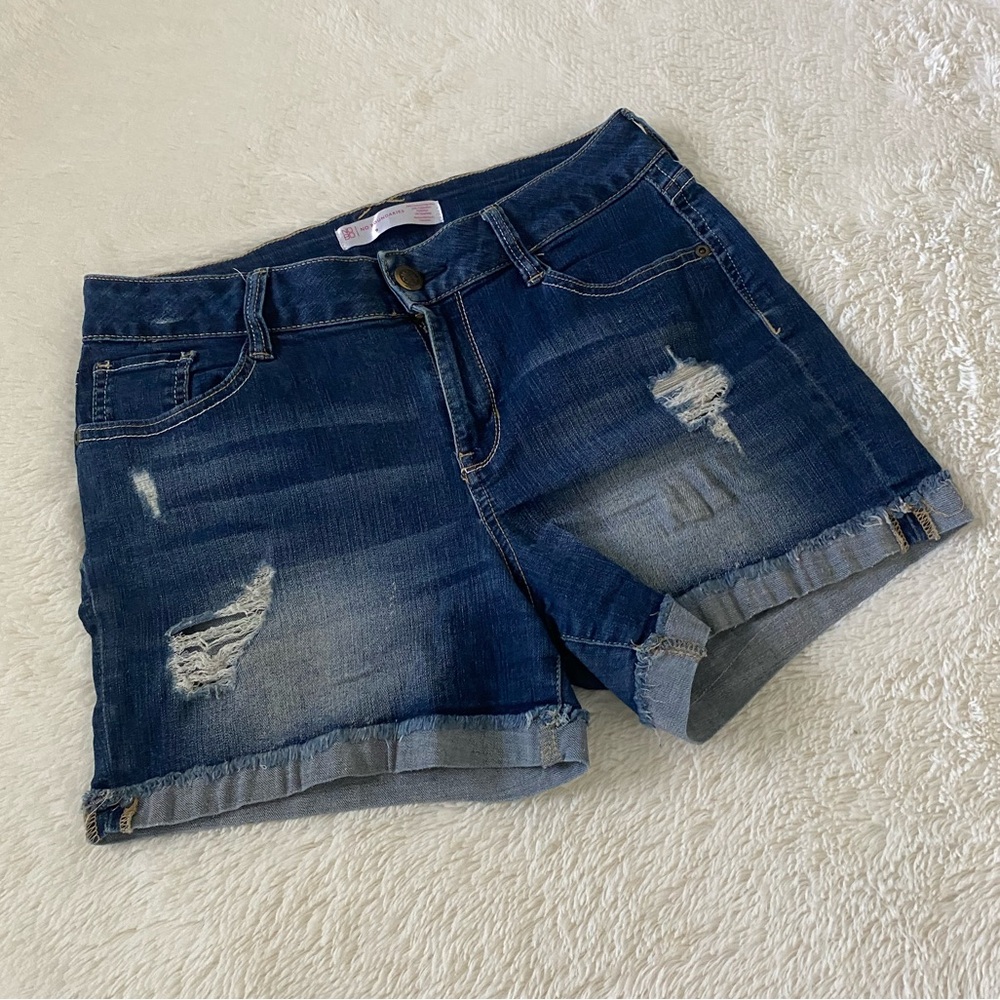 NO BOUNDARIES Jean Shorts. Distressed. Faded. Holey. Metal Buttons on Pockets.☀️